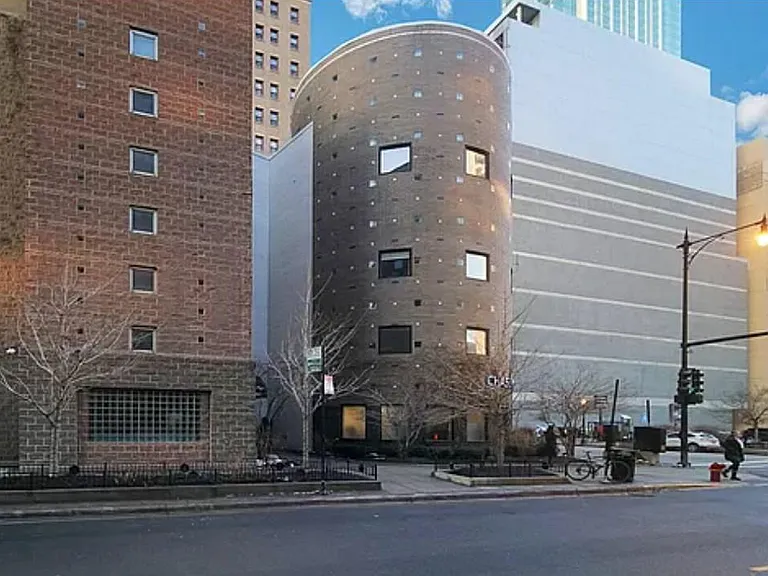 40 E 9th St #414 — Photo 1