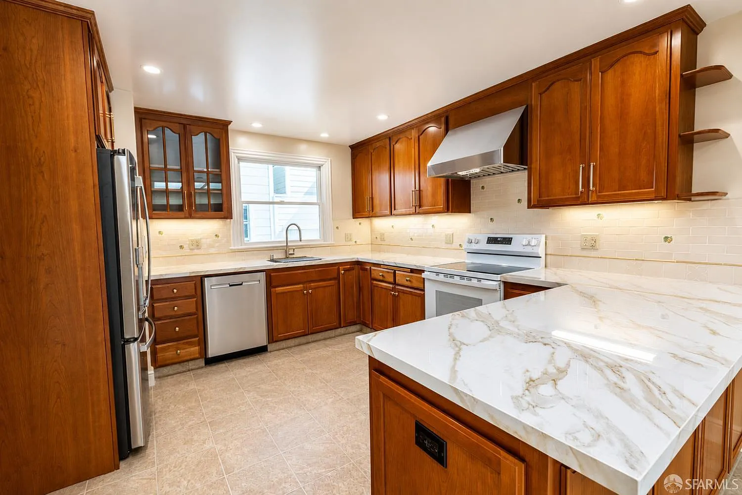 4 bed, 2.0 bath, 7455 sqft, $13,500 — Photo 1