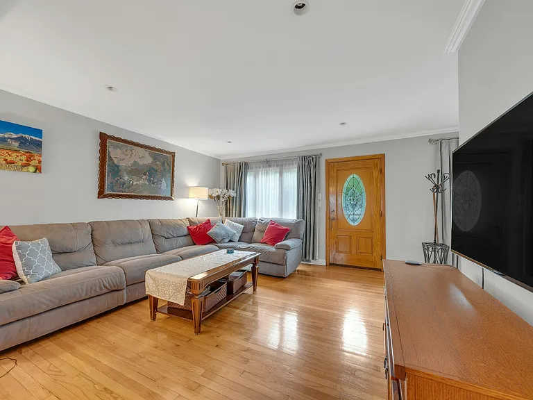 24 Cambridge Rd — Photo 2