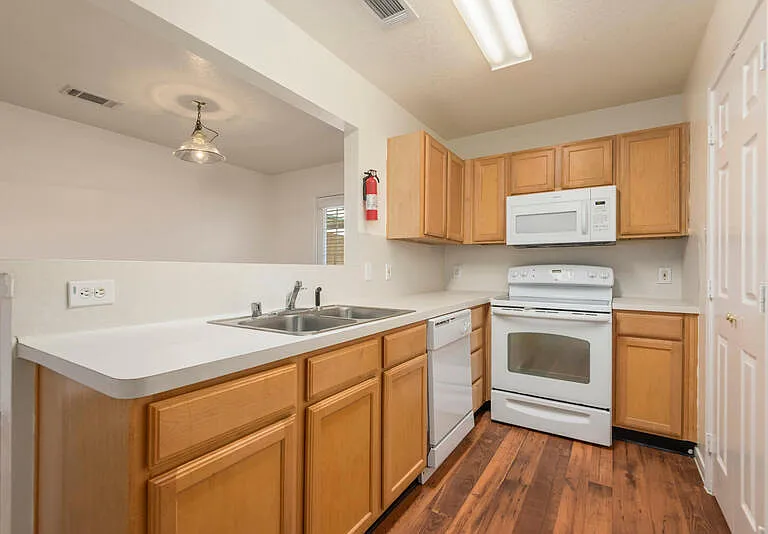 2114 Saint Lucia Calle — Photo 10