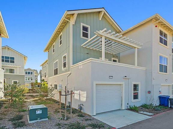 3rd image of 413 Annie Dr