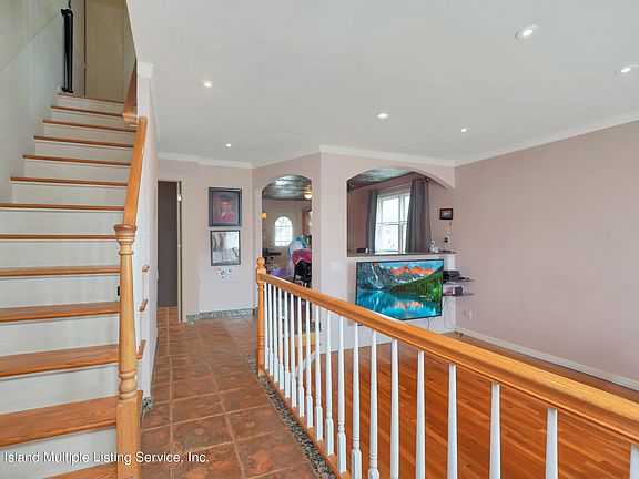 4th image of 141 Stroud Ave