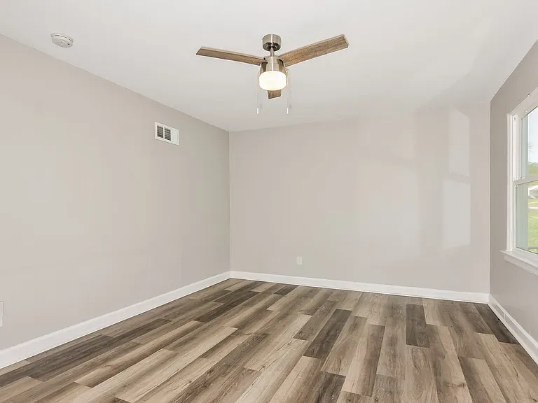 1089248_017_living_room_13245633.jpg