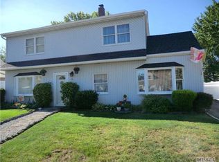 24 Needle Ln, Levittown, NY 11756