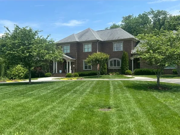 4520 Brentwood Ct, Roanoke, VA 24018