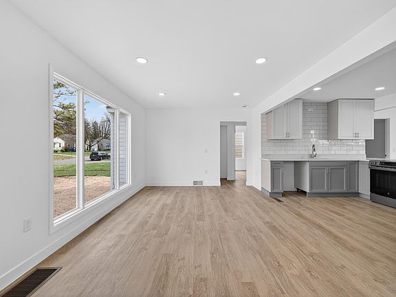 4th image of 2026 Ames Ave