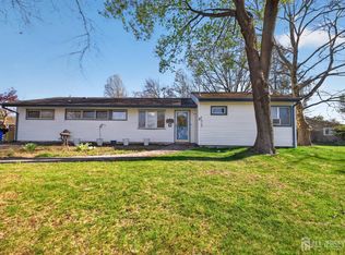 1 Cambridge Rd, Kendall Park, NJ 08824