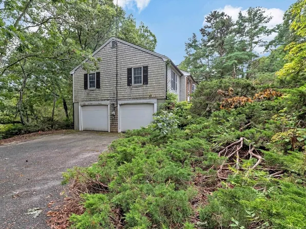 844 W Yarmouth Rd, Yarmouth Port, MA 02675
