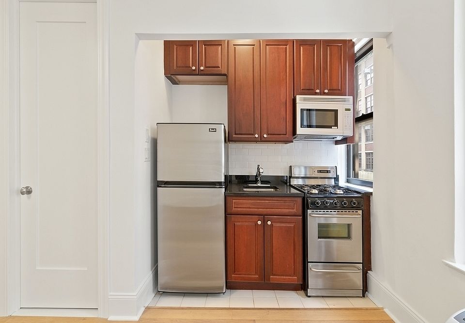 1st image of 220 W 24th St APT 4B