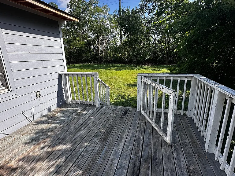 304 Elbert Ln — Photo 10