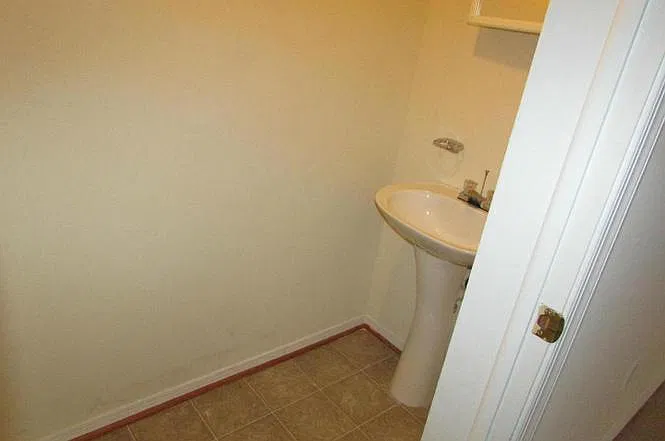 3 bed, 1326 sqft, $2,000 — Photo 4