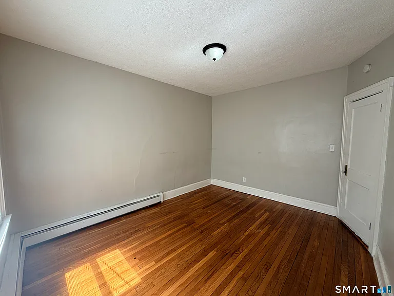 152 Lyons St — Photo 10