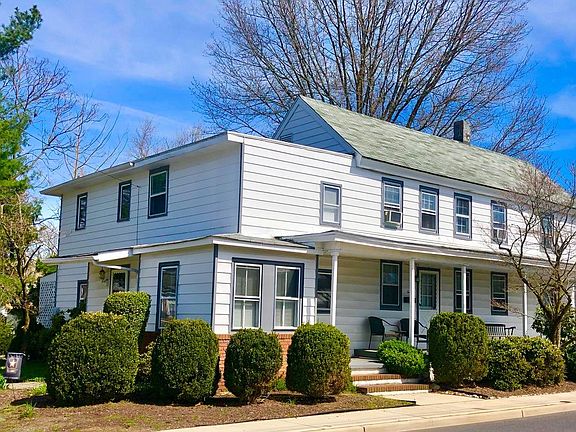 3rd image of 10 Lakewood Rd