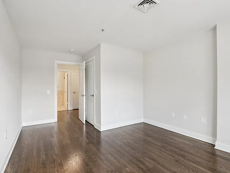 Summit Ridge Luxury Apartments — Photo 76
