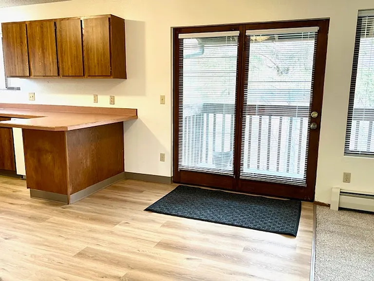 Freshly Renovated - Southside 3 Bedroom — Photo 25