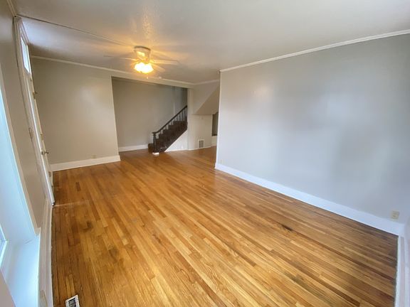 2nd image of 4830 Columbus St #3