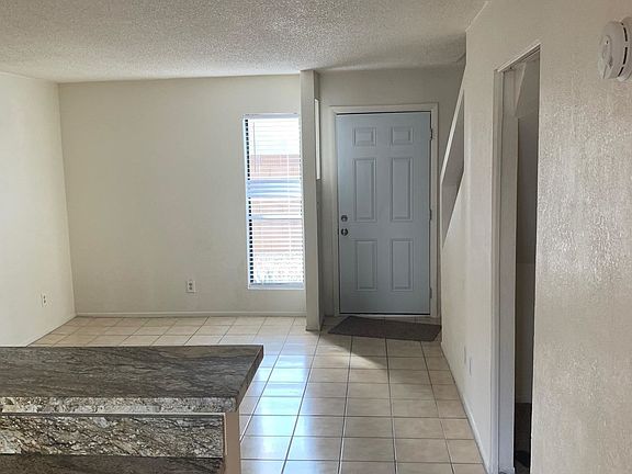 5th image of 2423 E Tracy Ln Unit 1