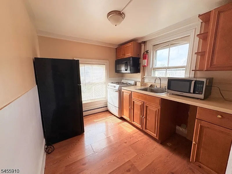 1 bed, 1.0 bath, $1,600 — Photo 4