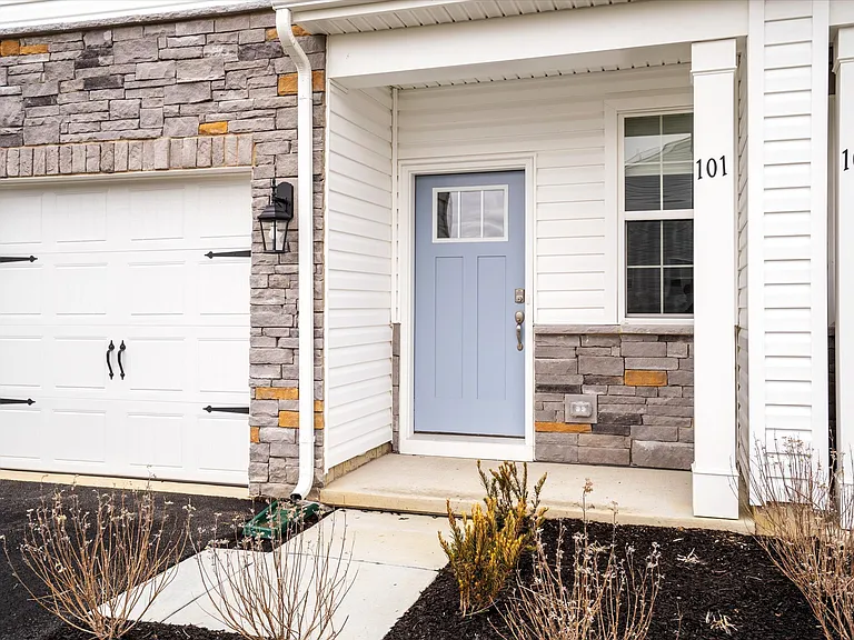 101 Alexander Way — Photo 2