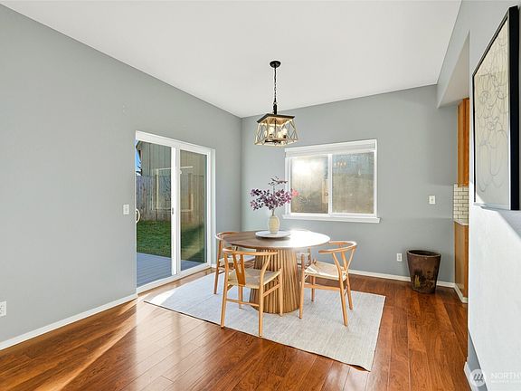 5th image of 20505 66th Drive NE