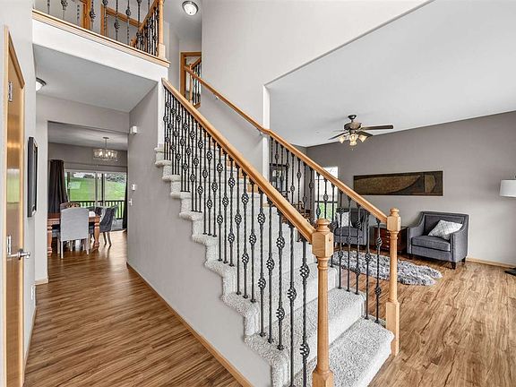 3rd image of 2812 Broken Woods Dr