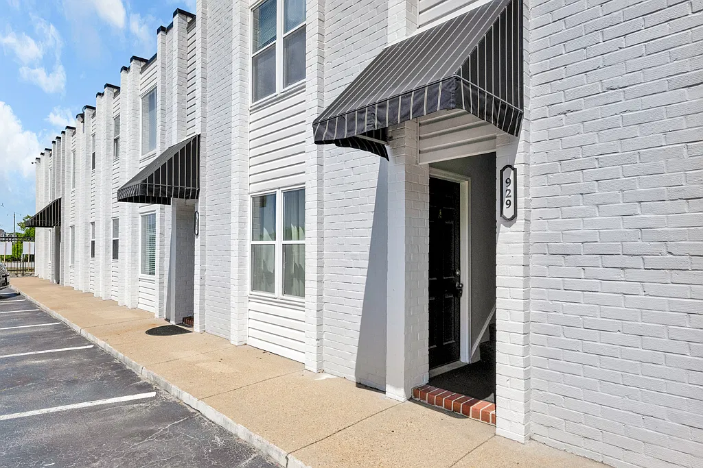 1 bed, 450 sqft, $1,750 — Photo 2