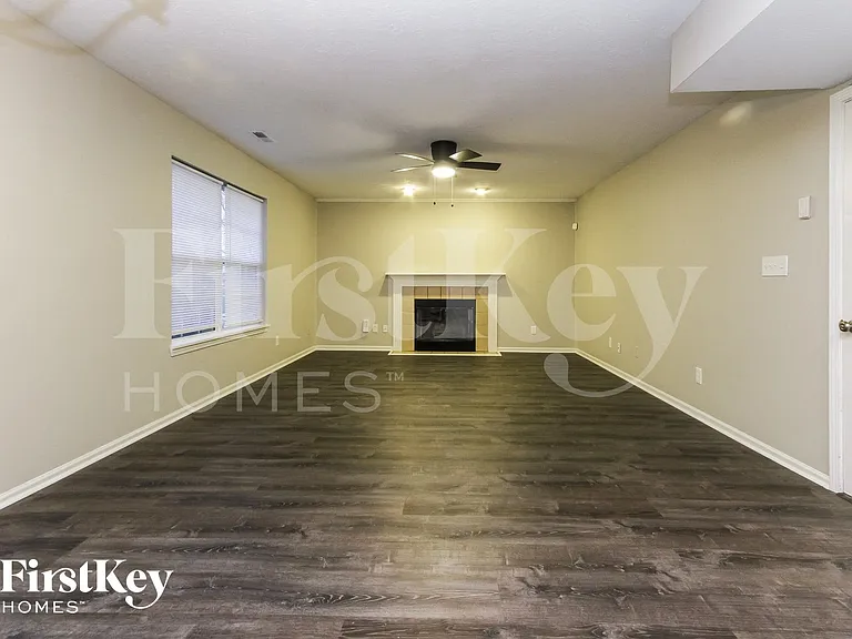 540 Garden Grace Dr — Photo 2