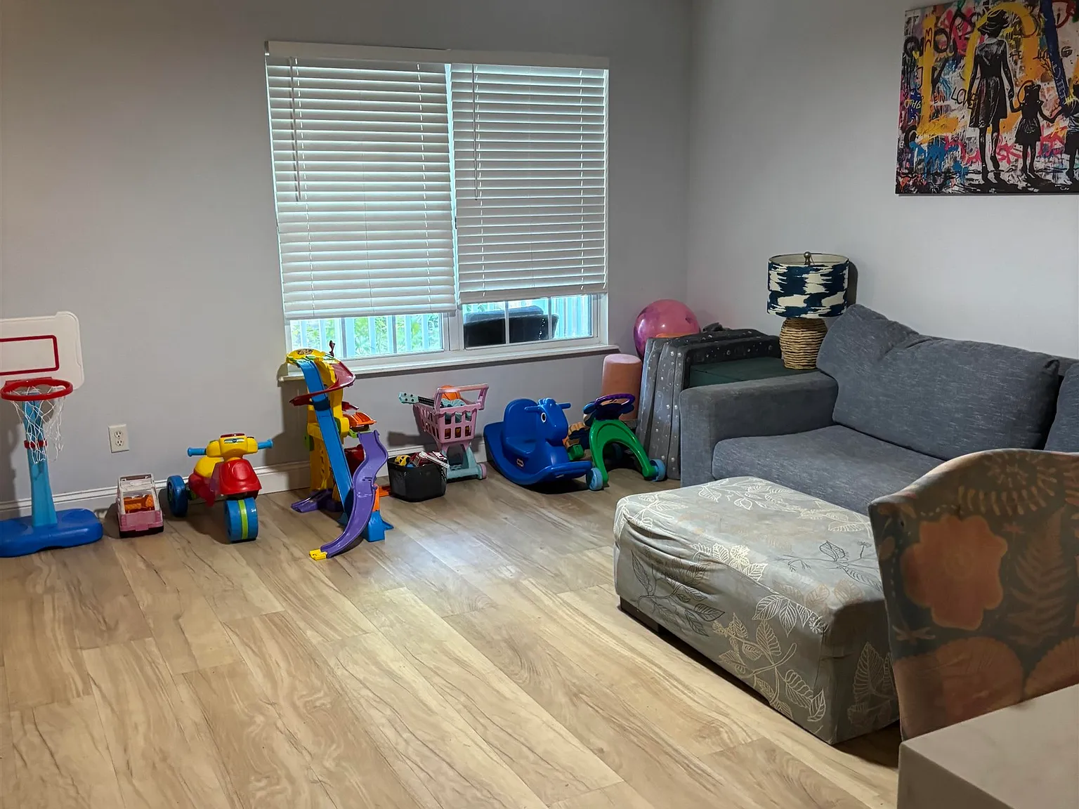 3 bed, 2.5 bath, 1280 sqft, $2,200 — Photo 4
