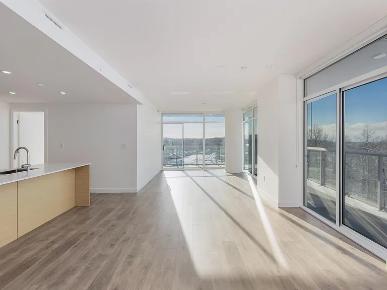 200 Klahanie Ct #1106 — Photo 2