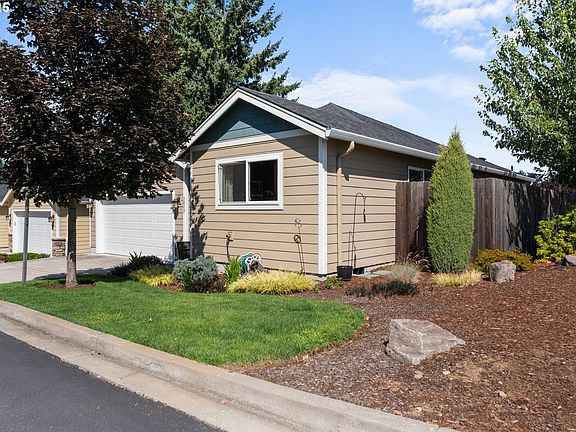 3rd image of 2803 NE 121st Ct