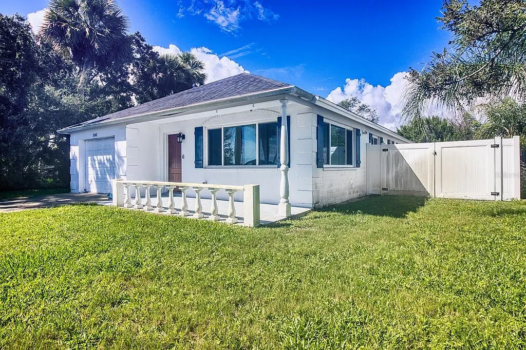 2 bed, 2.0 bath, 1168 sqft, $2,990 — Photo 2