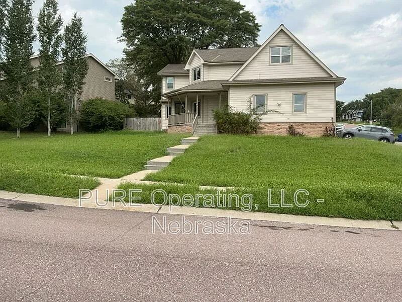 1008 E Aberdeen Dr