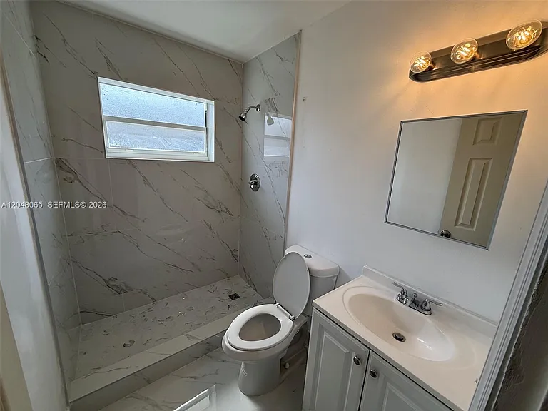 34 SW 5th St #1-2 — Photo 5