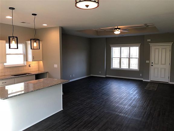 2nd image of 402 NW Village Dr