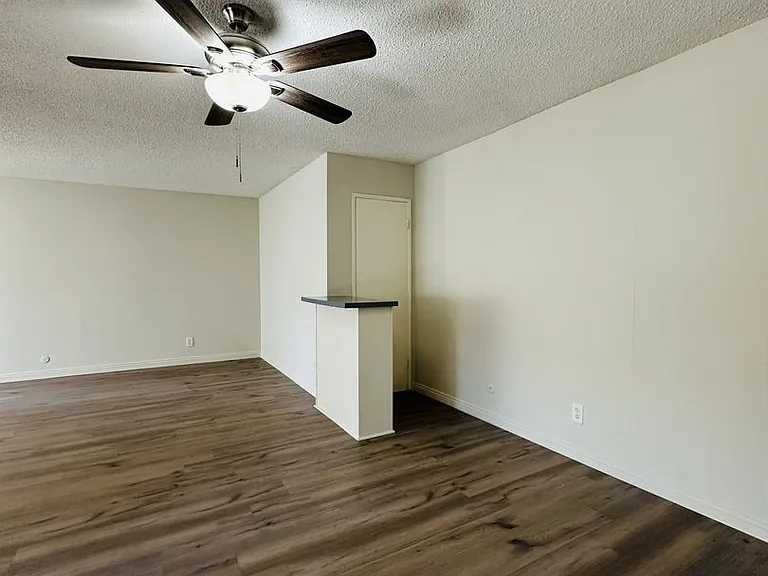 Maison De Michelle Apartments — Photo 24