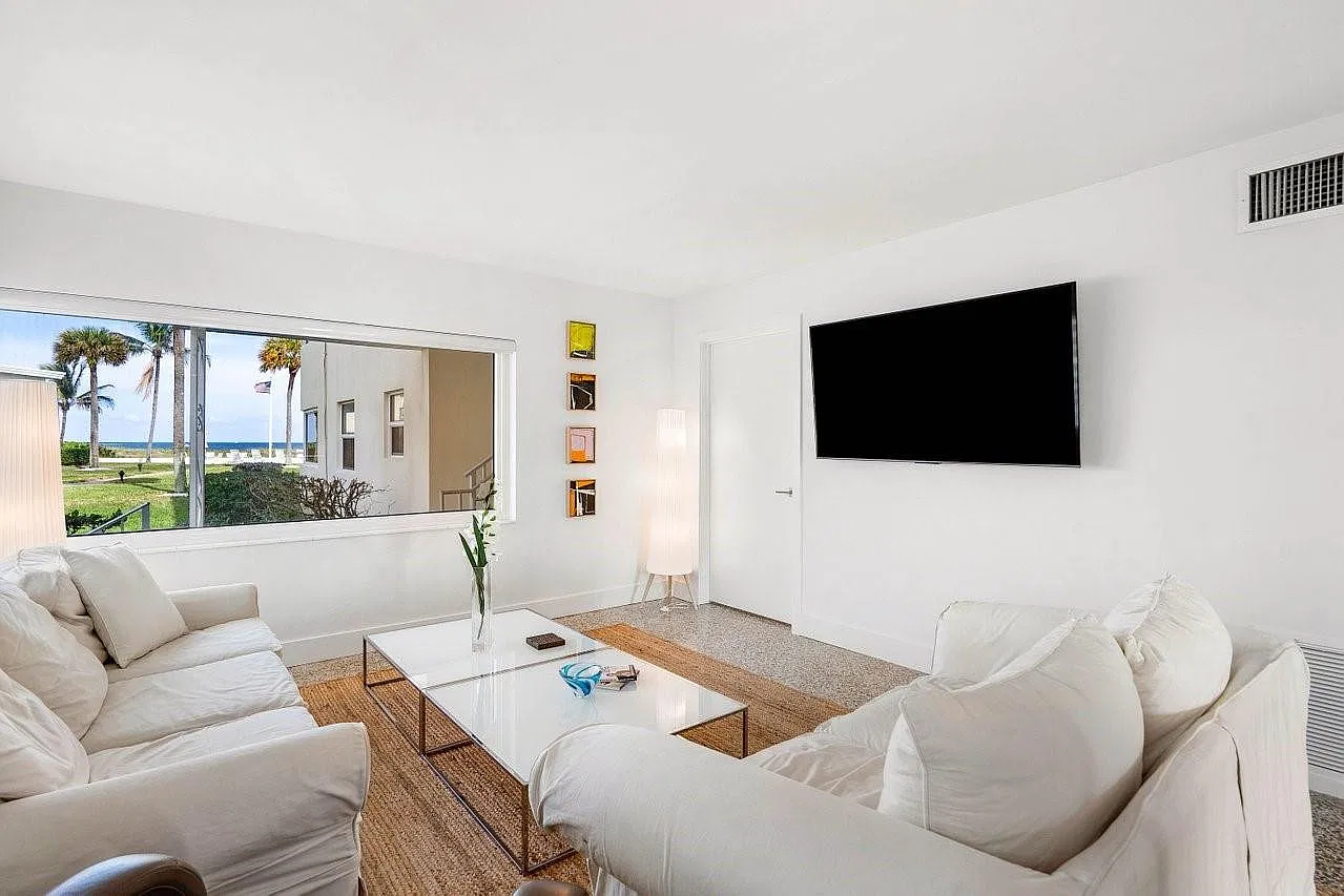 2 bed, 2.0 bath, 840 sqft, $4,000 — Photo 2