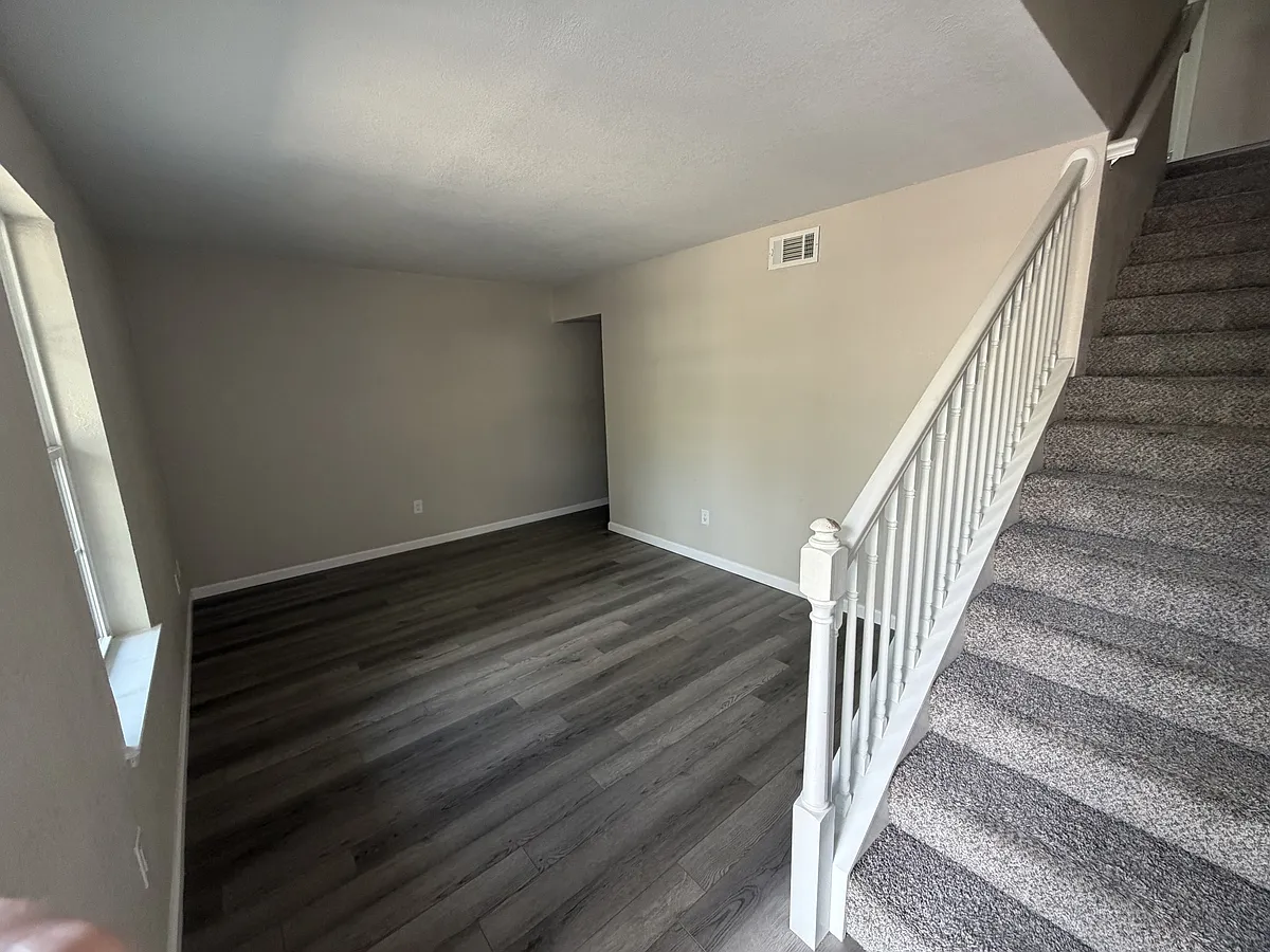 Building Photo - 122 Hampton Dr #1