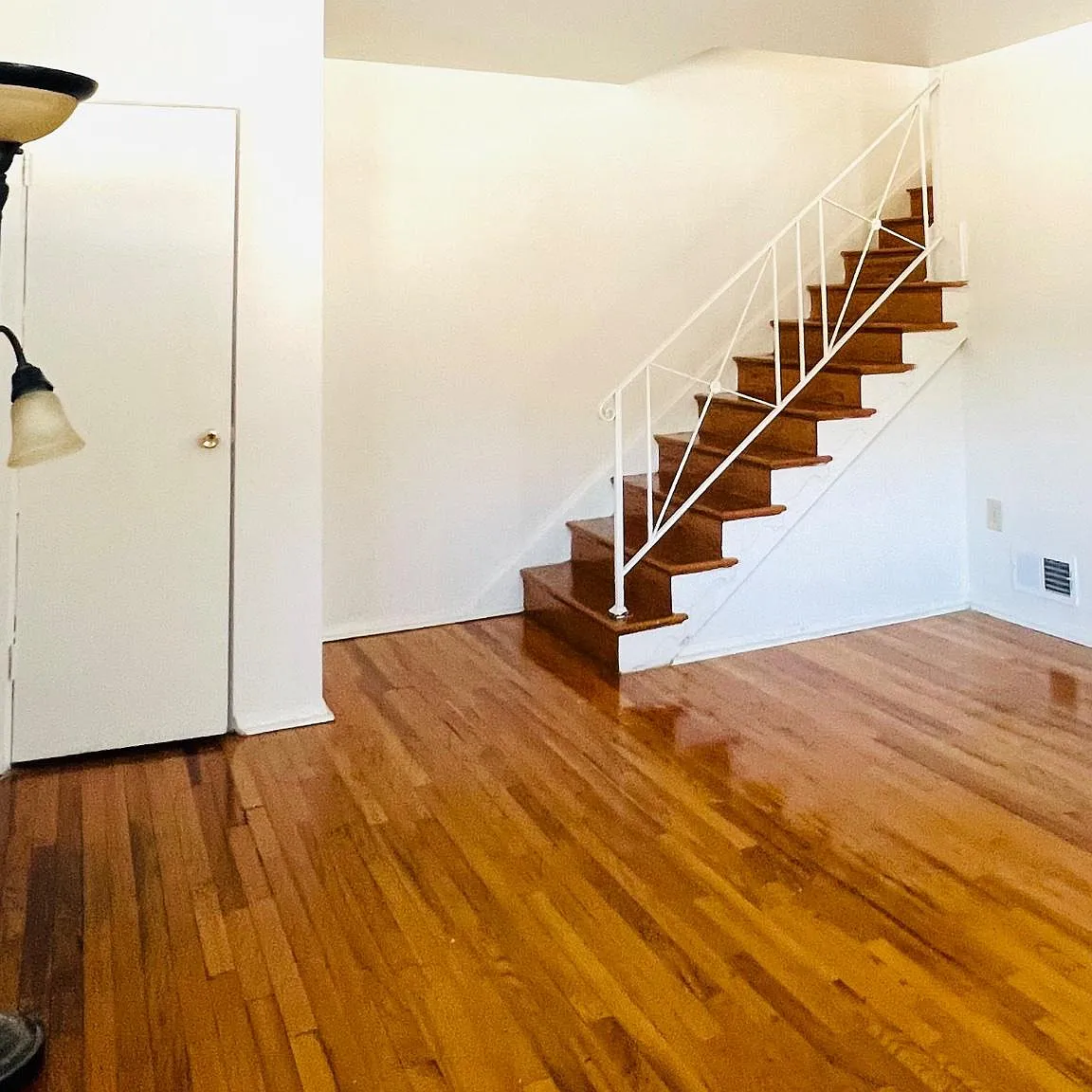 3 bed, 2.5 bath, 2352 sqft, $3,300 — Photo 4