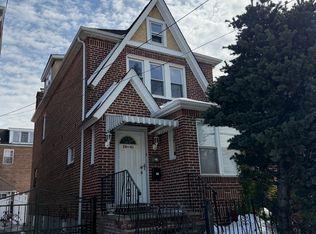 2041 149th St, Whitestone, NY 11357