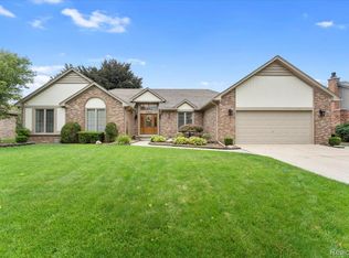 37946 River Bnd, Farmington Hills, MI 48335