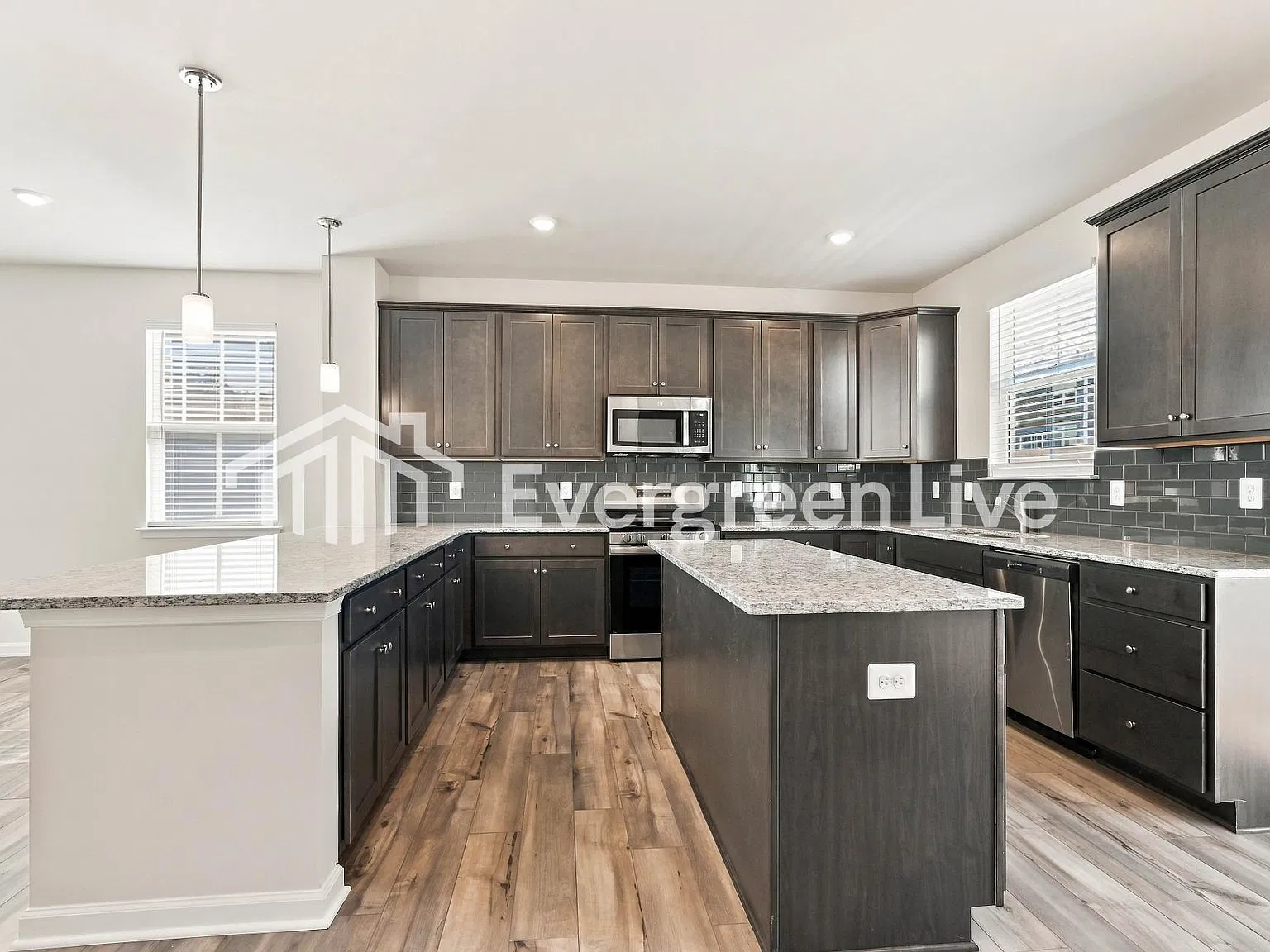 3 bed, 2.5 bath, 2427 sqft, $2,725 — Photo 3