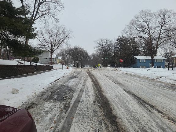 4th image of 1885 Hawthorne Ave E