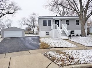 309 Cedar Ct, Streamwood, IL 60107