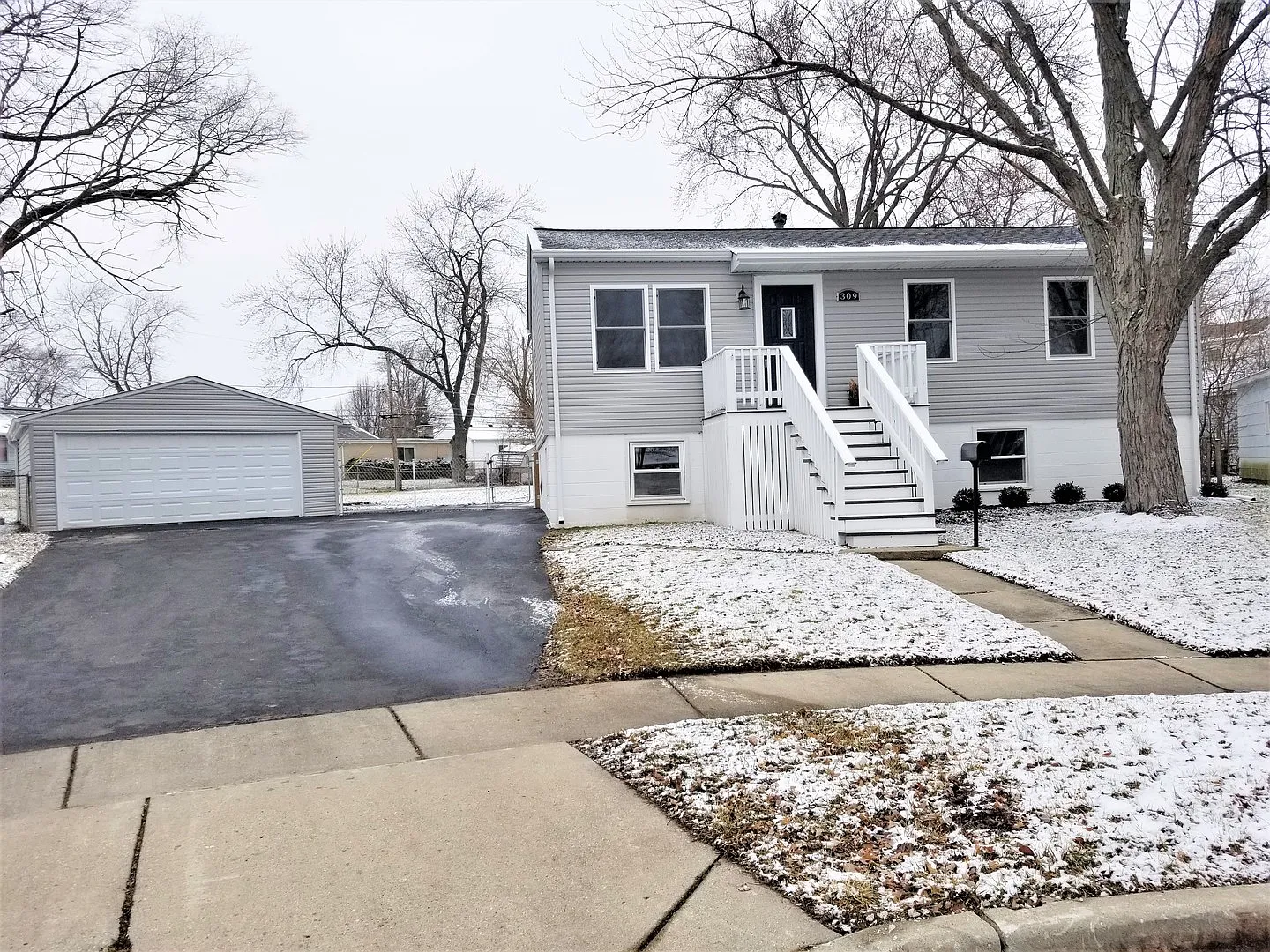 309 Cedar Ct photo 1