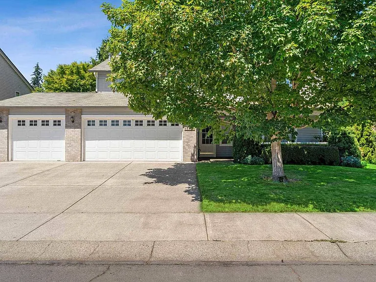 16804 NE 12th St — Photo 35