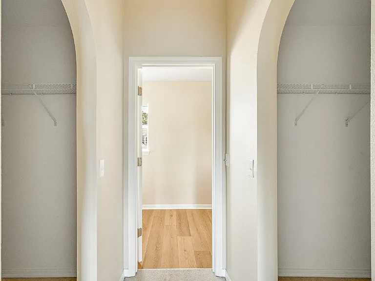 2081 Brookshire Cir — Photo 33