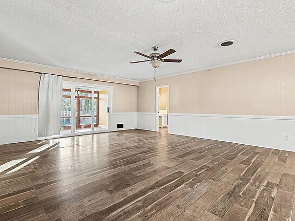 5th image of 210 E Holt St