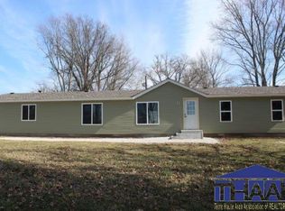 609 S 6th St, Farmersburg, IN 47850