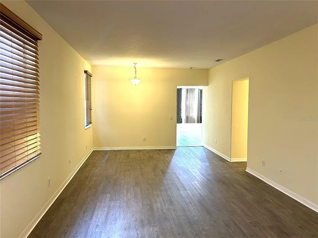 3 bed, 2.0 bath, 1930 sqft, $1,995 — Photo 2