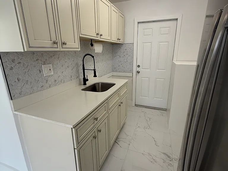1225 NW 2nd St #1 — Photo 2